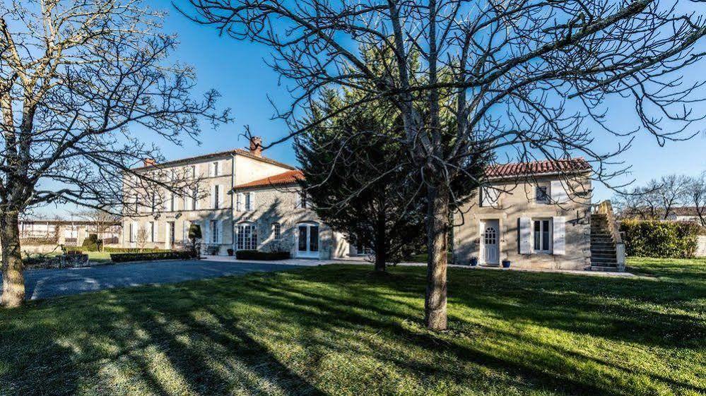 Logis Domaine Du Prieure Hotel Tonnay-Boutonne Exterior photo